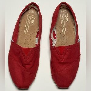 🌟 TOMS Red Classic Alpargata Slip-Ons – Women’s 5.5 🌼